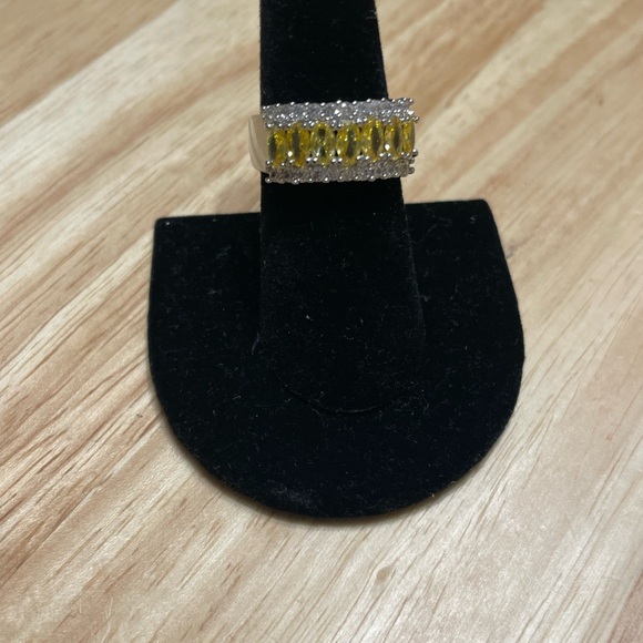 SIZE 8 RING BRIDAL WEDDING RING - Picture 1 of 1